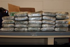 شرطي ضمن عصابة متخصصة في ترويج المخدرات داخل منزل مهجور بباب الزوار