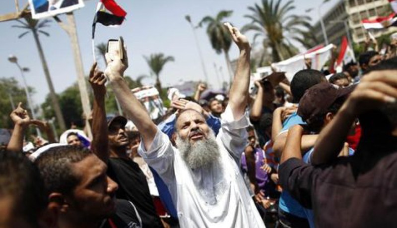 مرشـد الإخـوان يهدّد بمهاجمـة الجيـش «مـن الآن فصاعـدا»