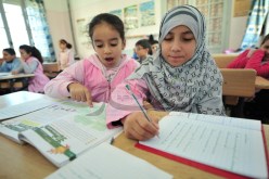 كتابان لكل مادة في الابتدائي.. الأول في المنزل والآخر بالقسم