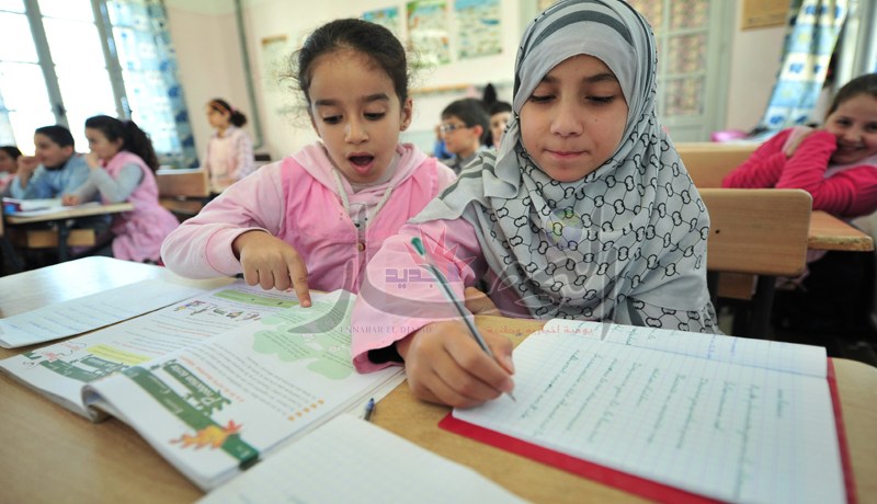 كتابان لكل مادة في الابتدائي.. الأول في المنزل والآخر بالقسم