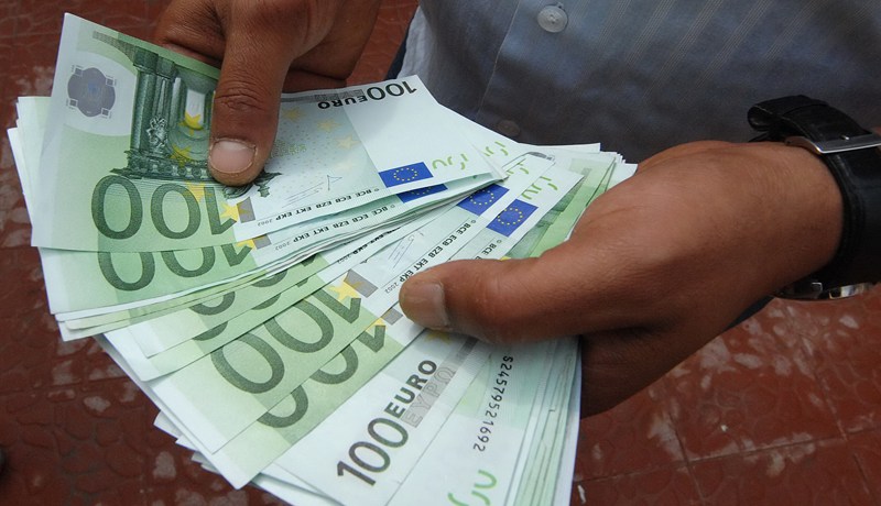 صيدلاني يتعرّض للنصب في عملية تحويل مبلغ 200 مليون إلى العملة الصعبة