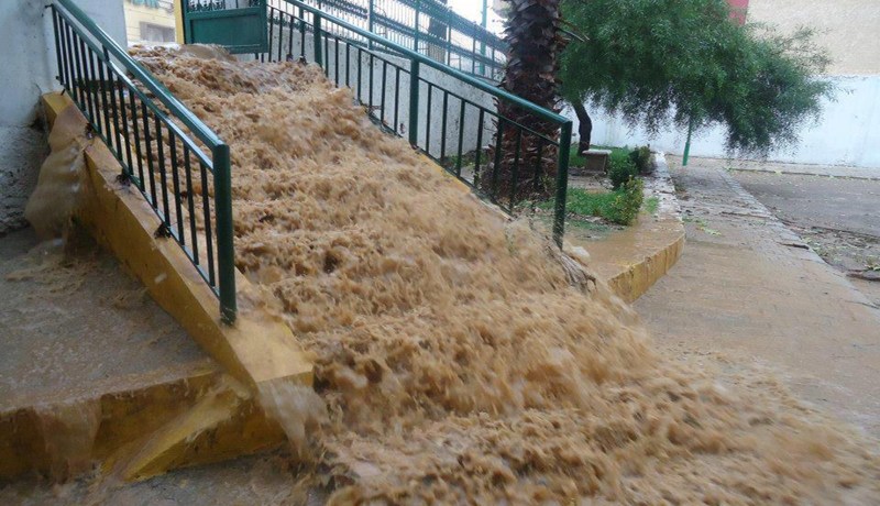فيضانات الوديان تفصل 10 ولايات عن باقي الوطن بأكملها