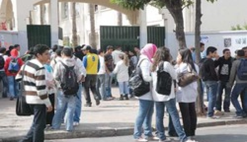 نصف تلاميذ الجزائر مُدخنون و25 ٪ منهم يشربون الخمر
