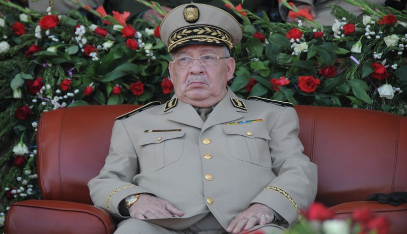 ڤايد صالح يُحيل 3 جنرالات وعقيدا بالمخابرات على التقاعد