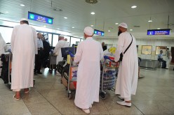 موظـفـو بـريـد وطبـيــب وصاحب وكالة سـيـاحـيـة وهميـة مـتـهـمـون بالاحـتـيال عـلى الحـجــاج