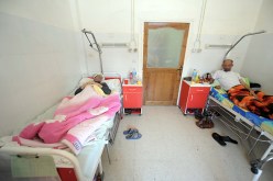 فاروق قسنطيني يصف قطاع الصحة بالمتأخر والناقص