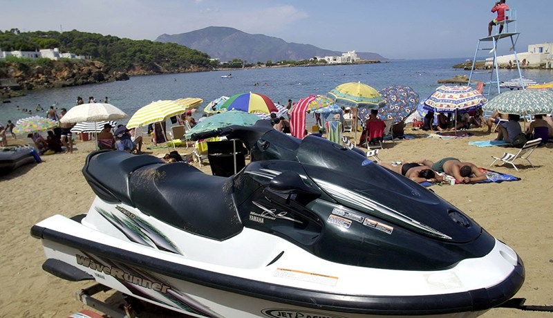 احذروا.. صور بناتكم بـ«البيكيني» في البحر على «اليوتوب» و«الفايسبوك»