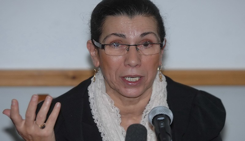 هناك رجل أعمال يوجّه الأوامر للوزراء وما عليهم إلا التطبيق