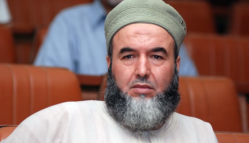 أنا طرف كبير في الأزمة وجزء مـن الحل والأيياس أنقذ الفيس من قبضة القتلة