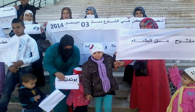 5 عائلات من زمورة تضرب عن الطعام أمام مقر ولاية غليزان
