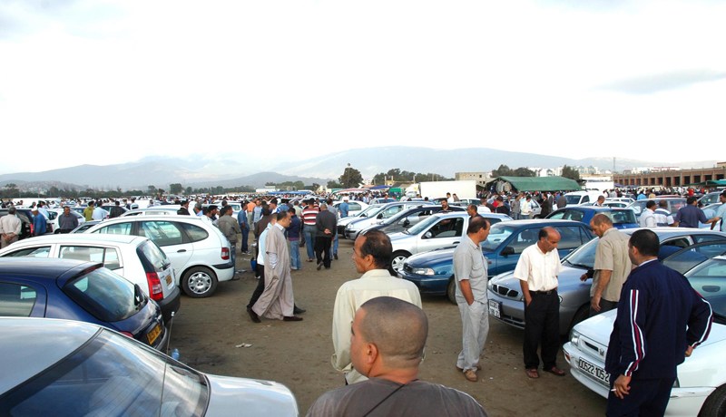 صاحــب ســوق السيــارات بسور الغــزلان يمــارس أنشطــة غــير قانونيــة