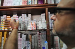 الأطباء يجبرون المناصرين على تناول دواء الملاريا