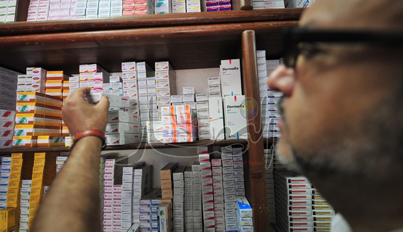 الأطباء يجبرون المناصرين على تناول دواء الملاريا