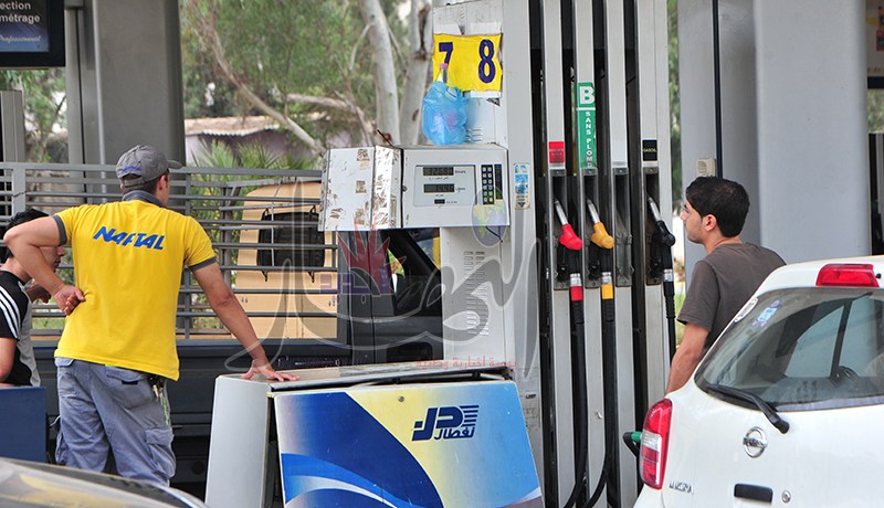 طوابير احتجاجات ومبيت في السيارات للحصول على قطرة وقود