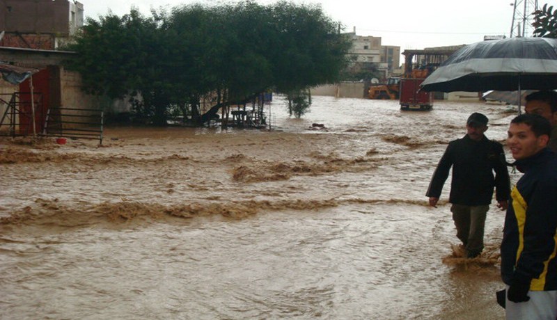 انهيارات وسقوط أعمدة كهربائية بسبب سوء الأحوال الجوية