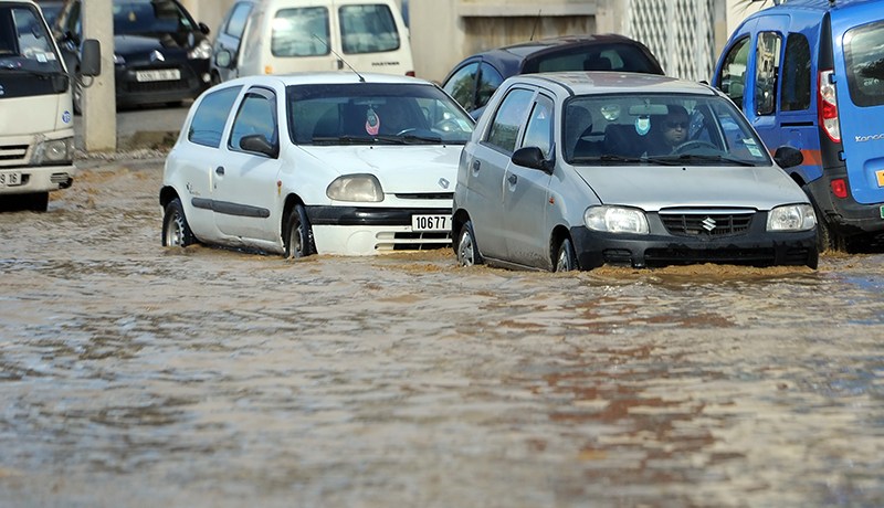 الاضطربات الجوية تقتل طفلة وتدمر أحياء قصديرية