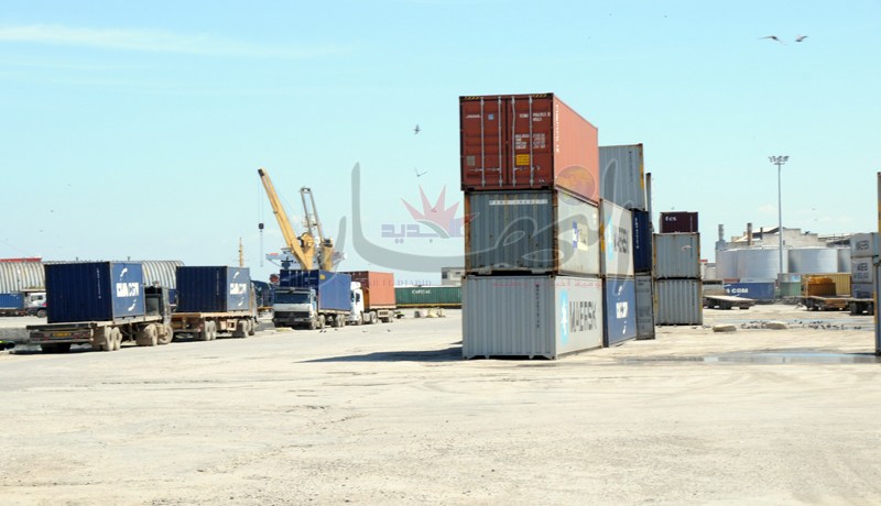 التحقيق في تهريب 4 حاويات بتصاريح كاذبة تجرّ ثلاثة جمركيين ومدير وحدة بنكية إلى الحبس المؤقّت في سكيكدة