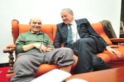 سلال يزور الأسطورة “حسان لالماس” في منزله ويعرض عليه أداء مناسك الحج