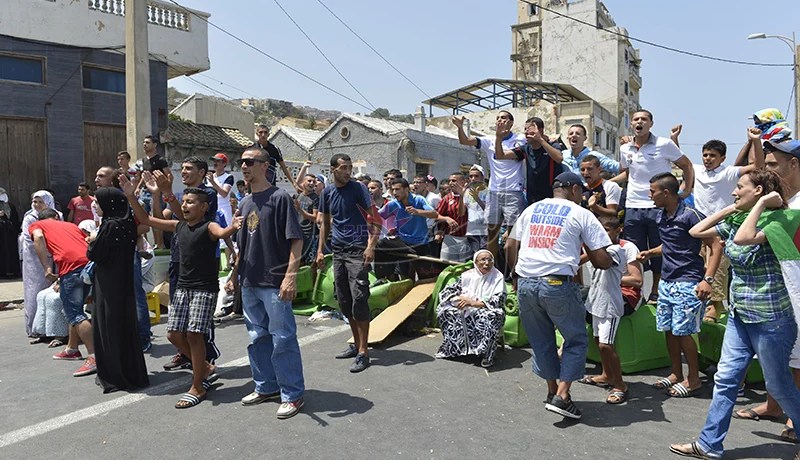 مقصيون من الترحيل يغلقون الطريق في بولوغين بالعاصمة