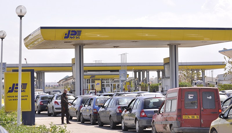 دبزة ودماغ فـي المحطات بسبب أزمة وقود في تيزي وزو والبويرة وبجاية