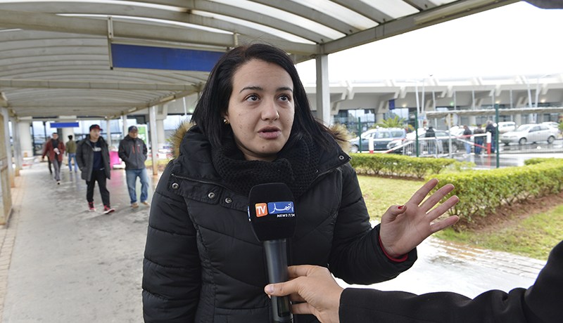 فرنسا تستقبل الجزائريين في مطاراتها بالطرد و السيلونة