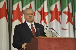 الوزير الأول يأمر بوقف “صفقات الرشوة والمحاباة”