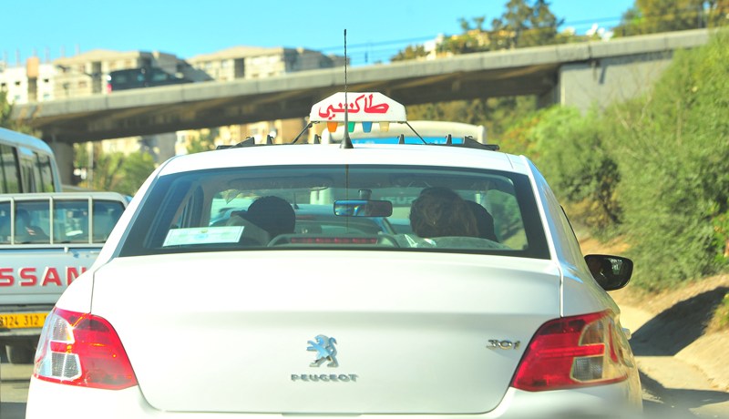منظمة الناقلين تطالب بإصدار رخص استغلال جديدة لسيارات الطاكسي
