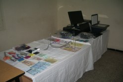 تفكيك شبكة أفارقة يزوّرون وثائق اللجوء السياسي وبطاقات قنصلية نيجيريا داخل مقهى أنترنت