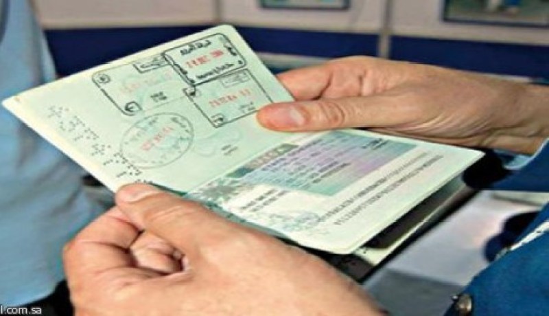 تهريب 100 ‬تأشيرة حج مزوّرة من باريس‮ ‬إلى الجزائر في‮ ‬ظرف بريدي‮ ‬بطائرة