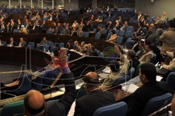 ‮؟61حــزبا ســياسيا‮ ‬يقــاطعون الــبرلمان ويحتفظون بحصانة وأجور النواب‮‬