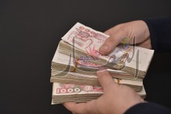 الحكومـة ترخـص لتهـريب العملـة