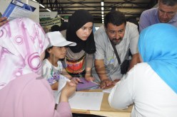 أساتذة لمرافقة الطـلبة الجـدد خلال عمليات التسجيل الأولـية