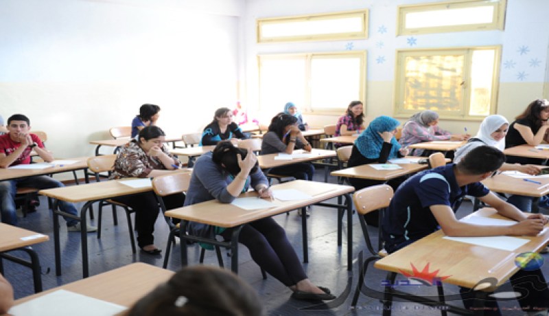 إجراء الإختبارات الفصلية بنفس الطريقة التي تبنى بها مواضيع ''الباك''