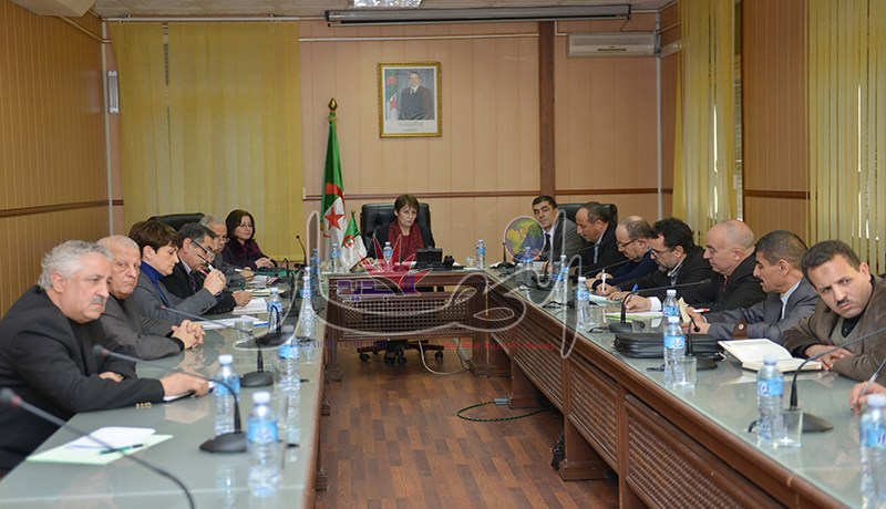 عليكم التوقيع على ميثاق شرف بعدم الإضراب مستقبلا