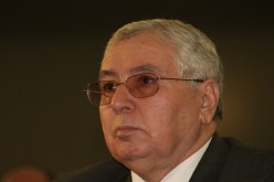ڤيدوم‮ ‬يمهل بن صالح أسبوعا لإبعاد أتباع أويحيى من الأرندي