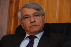 تعميم أمر القبض علـى شكيب خليـل وأفـراد عائلته على كل دول العالم