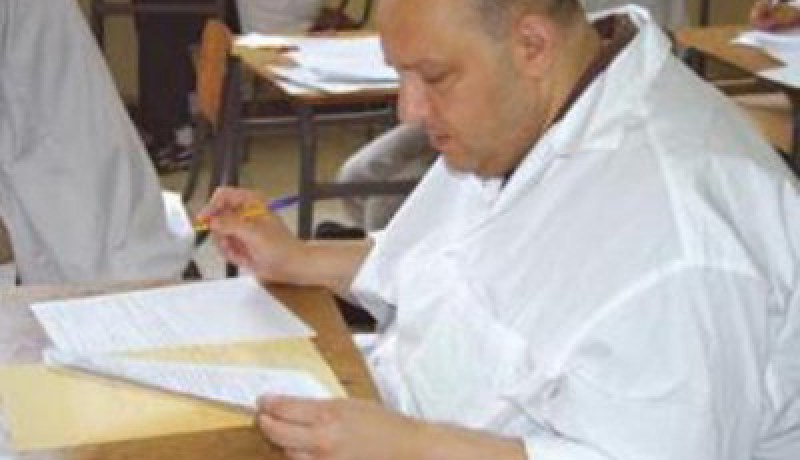 مدير السجون في عين الإعصار بسبب سجين VIP