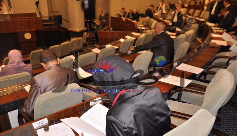 خمر،‮ ‬زردات و‮''‬اس‮. ‬ام‮. ‬اس‮''.. ‬شكرا على الكرسي