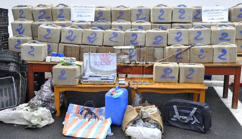 حجز 23 قنطارا من الكيف مموّهة داخل شاحنة معبّأة بالخضر والفواكه في وهران