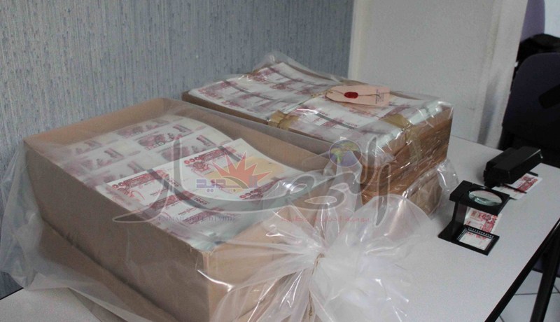 ''الدورو'' يستغل مسيّرة وكالة سياحة لتبييض نقود مزورة في البنوك