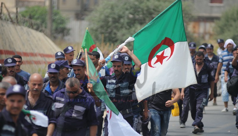 مجلس وزاري‮ ‬مشترك بين الداخلية والدّفاع‮ ‬لحـلّ‮ ‬أزمة الحرس البـلـدي‮ ‬
