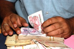 الحكومة تمنع التعامل بـ”الشكارة”