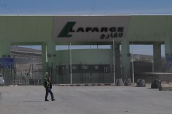 مصنع «لافارج» يطرد 13 عاملا من المضربين عن الطعام في معسكر