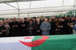 أحمد مهساس‮ ‬يوارى التراب بمقبرة العالية‮ ‬