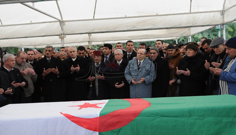 أحمد مهساس يوارى التراب بمقبرة العالية 