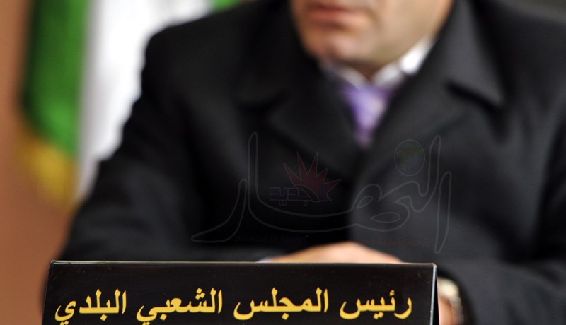 رئيس بلدية‮ ‬يخبّئ 3 ‬قنابل داخل‮ ‬مكتبه في‮ ‬سيدي‮ ‬بلعباس
