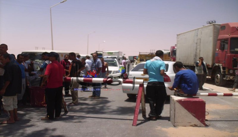 محتـــجو المـــنيعة‮ ‬يـــعزلون الجـــنوب
