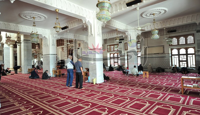 توظيف شباب لحراسة المساجد ومنع خروج الفتيات قبل نهاية التراويح