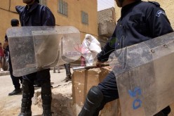 إصابة 16 شرطيا وتفجير سيارة في ''معارك'' ليلية بين مواطنين بغرداية