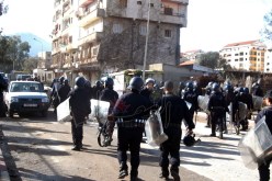 13 ‬جريحا في‮ ‬صفوف الشرطة بعد مواجهات مع محتجين على السكن بتمالوس في‮ ‬سكيكدة